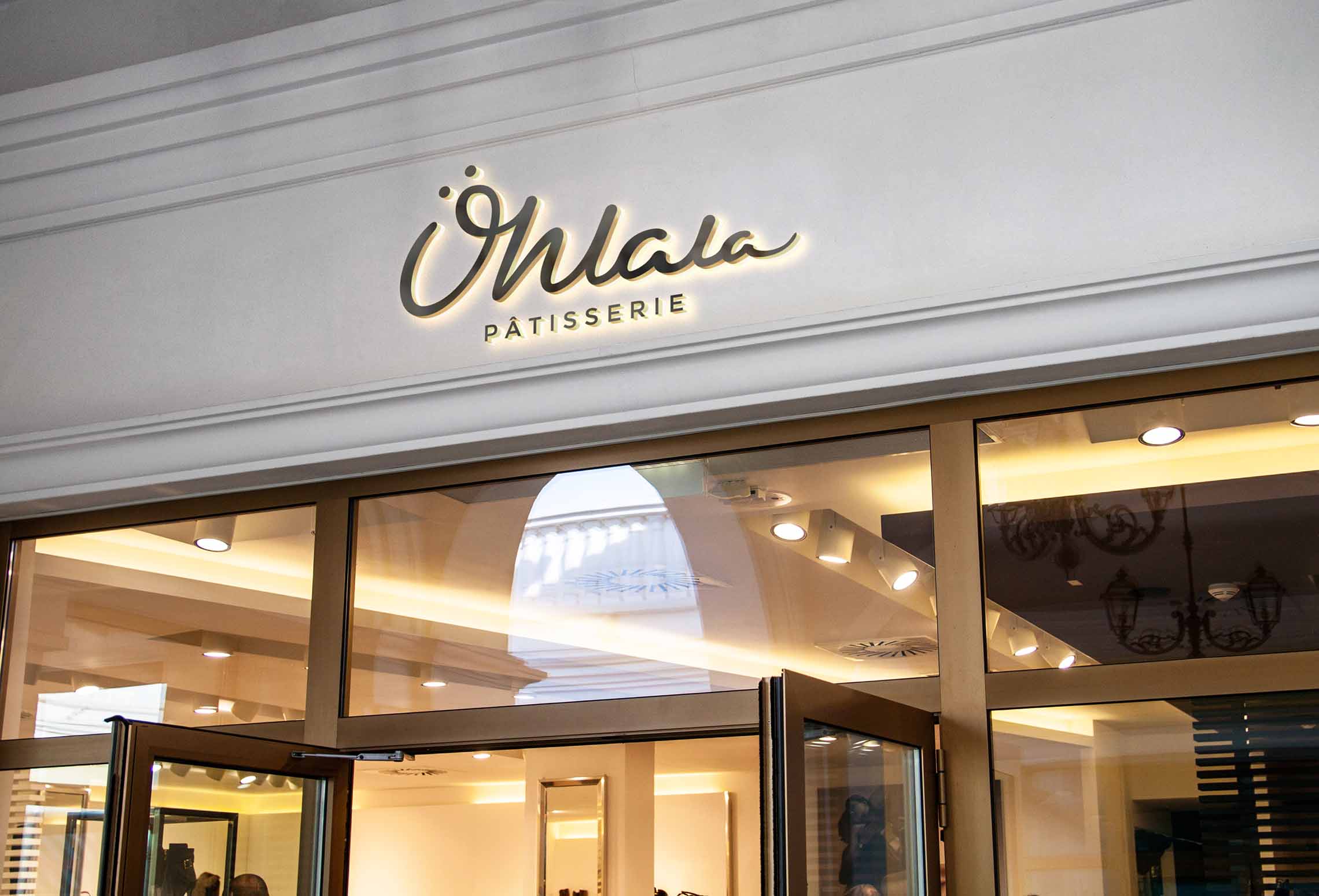 Logo in metal on the shop facade